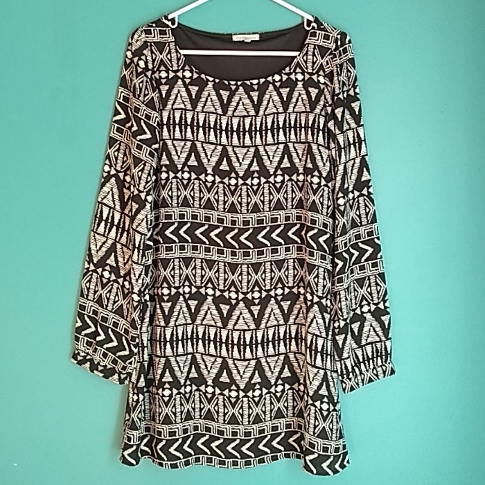 Patterened Black and White Long Sleeve Dress